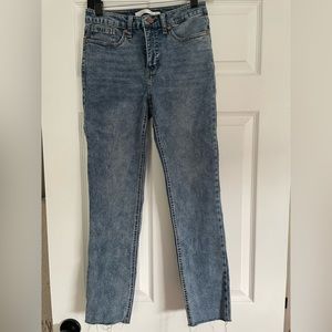 Light wash skinny jeans